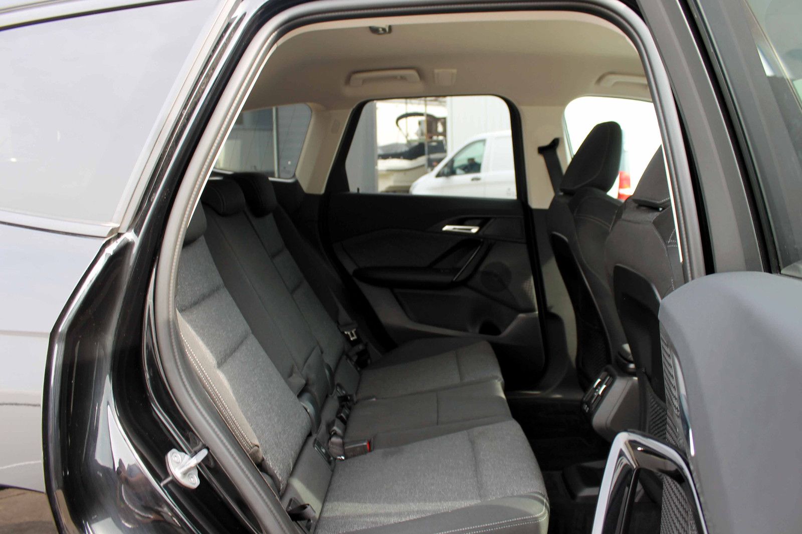 Fahrzeugabbildung BMW X1 sDrive 18i Steptr. ACC KAM PDC LED NAV AHK