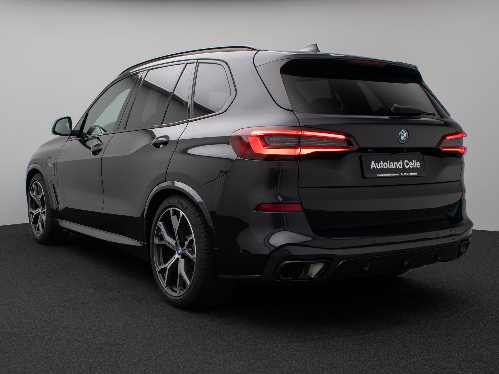 Fahrzeugabbildung BMW X5 xD45e M Sport Panorama Laser 360°HUD DAB B&W