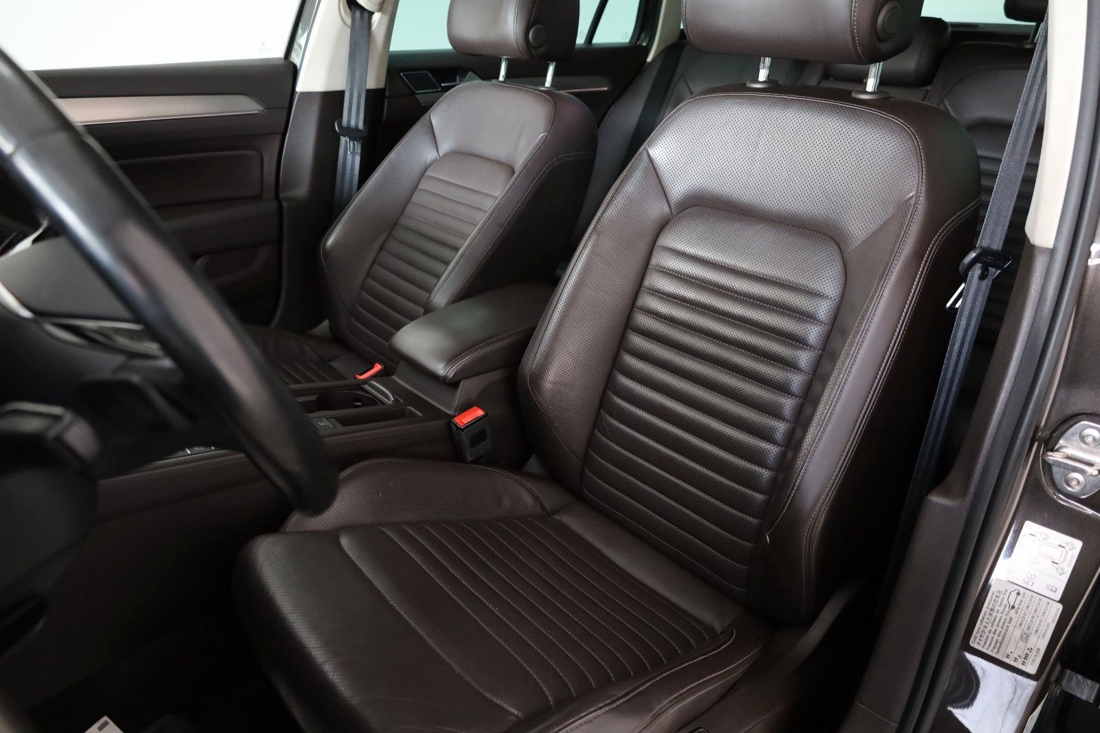 Fahrzeugabbildung Volkswagen Passat Variant Highline 4M Leder,Massage,ACC,360