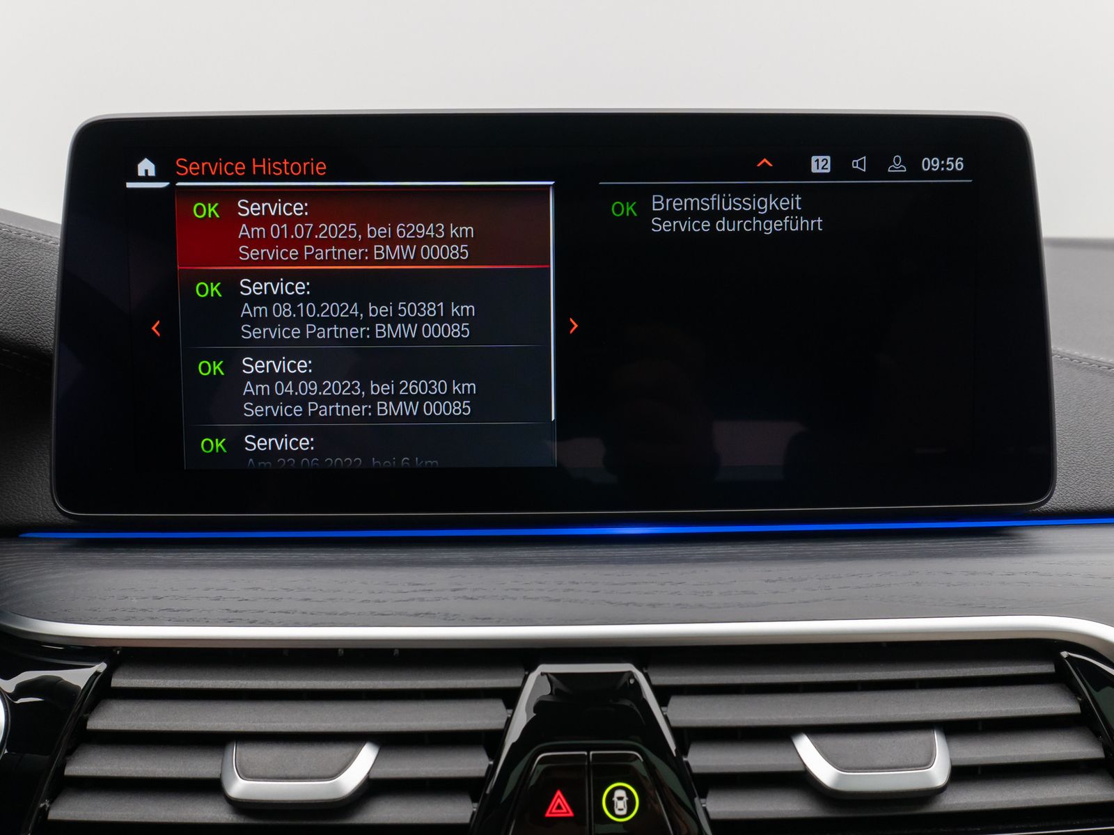 Fahrzeugabbildung BMW 520d  xD Luxury Line Panorama Kamera DAB H/K AHK