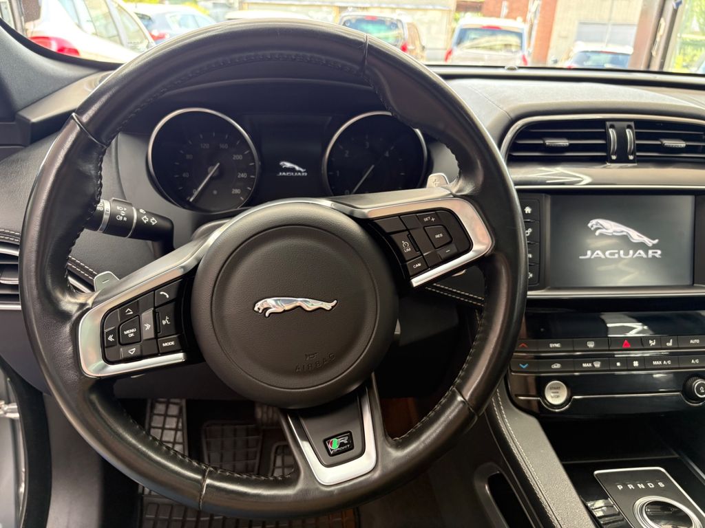 Jaguar F-Pace - Bild 13