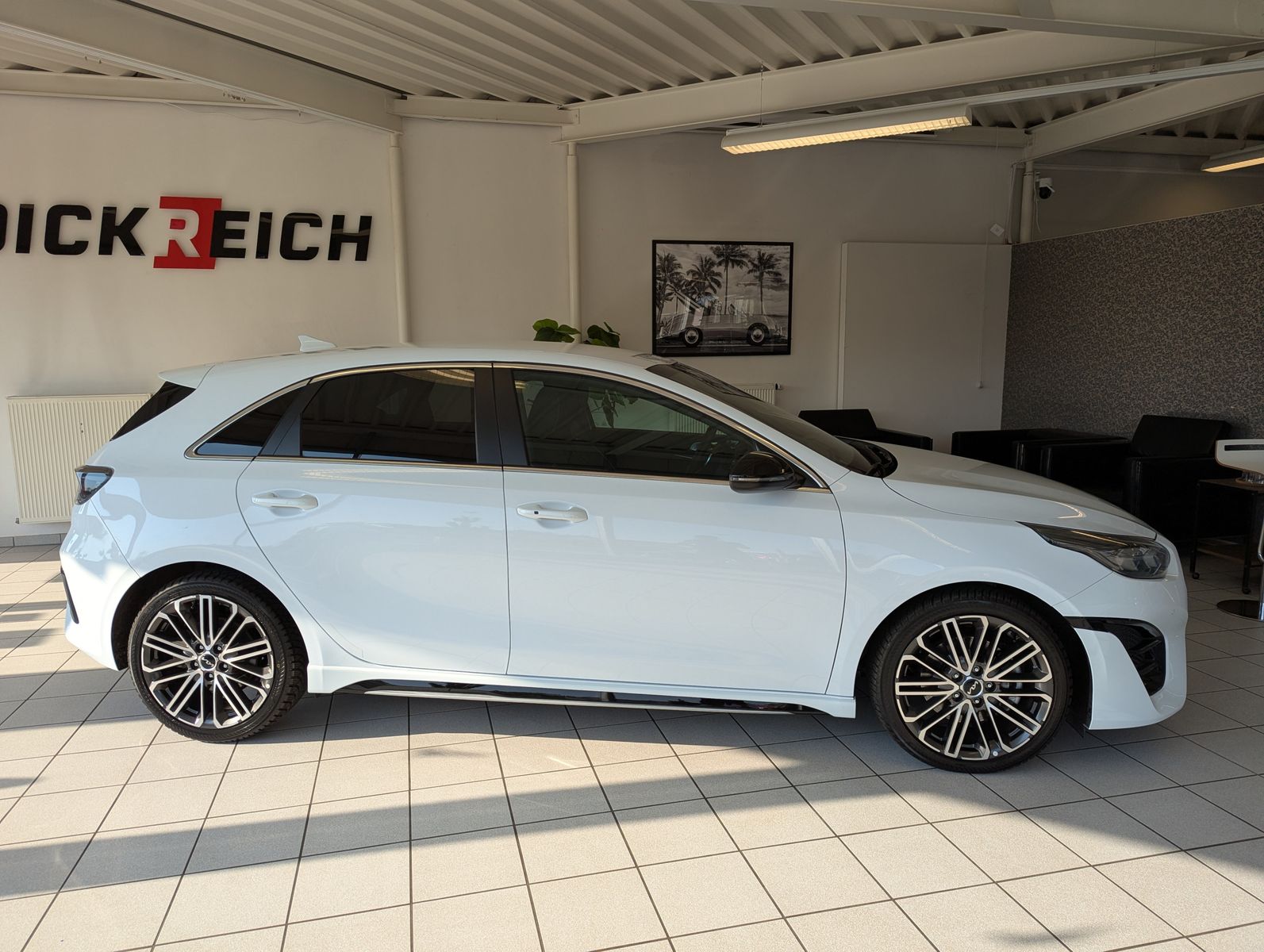 Fahrzeugabbildung Kia Ceed 1.5 GT-Line Limo Perfomance LED JBL Cam 7-J