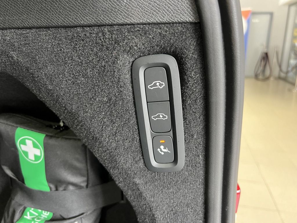 Volvo XC90 T8 Plus Bright Recharge AWD FourC AHK B&W