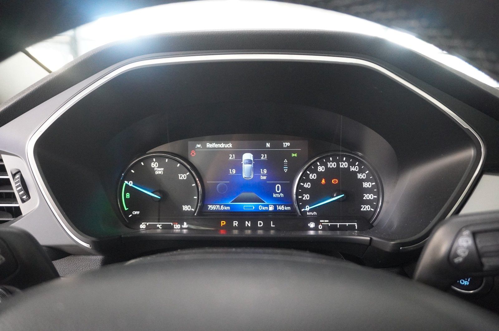 Fahrzeugabbildung Ford Kuga Plug-In Hybrid 2.5 TITANIUM NAVI/LED/SH/DAB
