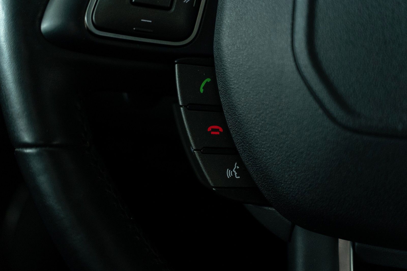 Fahrzeugabbildung Land Rover Range Rover Evoque SE 4x4 AUTOM/PANO/SHZ