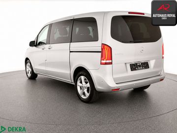Mercedes V 220 - 3