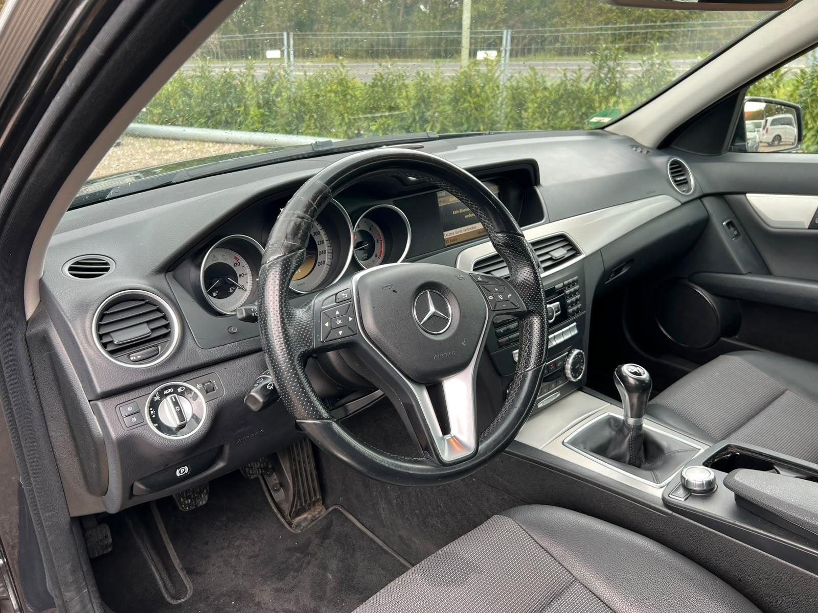 Mercedes-Benz C220 2011 — photo 13
