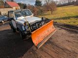 Suzuki Samurai mit Schneeschild - Suzuki SJ Samurai: Pickup