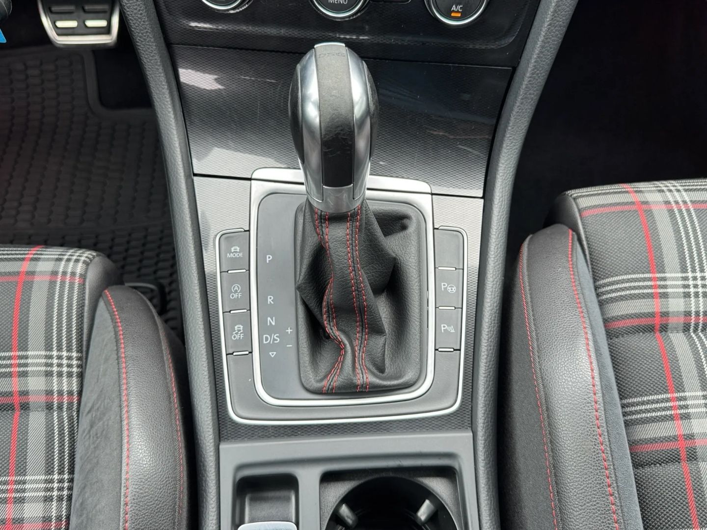Golf VII GTI Performance *XENON*NAVI*DCC*
