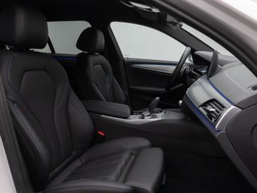 Fahrzeugabbildung BMW 540d xD Tour M Sport HUD HiFi Laserlicht 19``