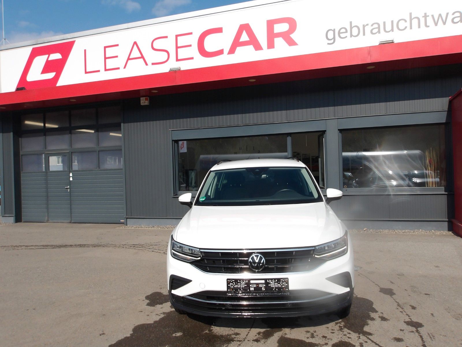 Volkswagen Tiguan Life 4M. DSG "AHV" EXP € 18250.- imagem 3