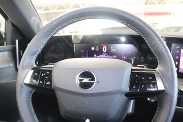 Fotografie des Opel Astra Plug-In-Hybrid GS Line