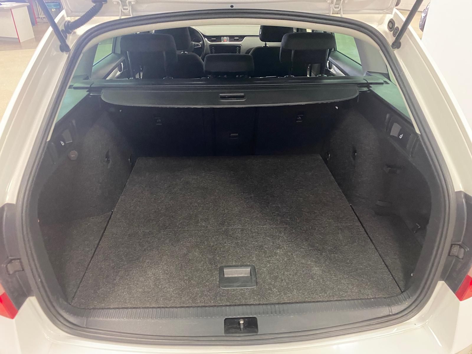 Fahrzeugabbildung SKODA Octavia 2.0 TDI Tour APP+ALLWETTER+NAVI+SITZHEIZ