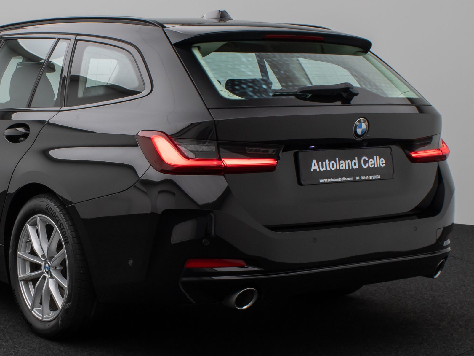 Fahrzeugabbildung BMW 318d Kamera DAB HiFi HUD Leder Komfort Sport LED