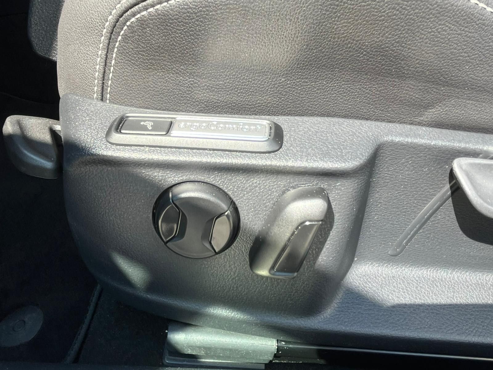 Fahrzeugabbildung Volkswagen Passat 2.0 TDI DSG Elegance MATRIX*AHK*ALCANTARA