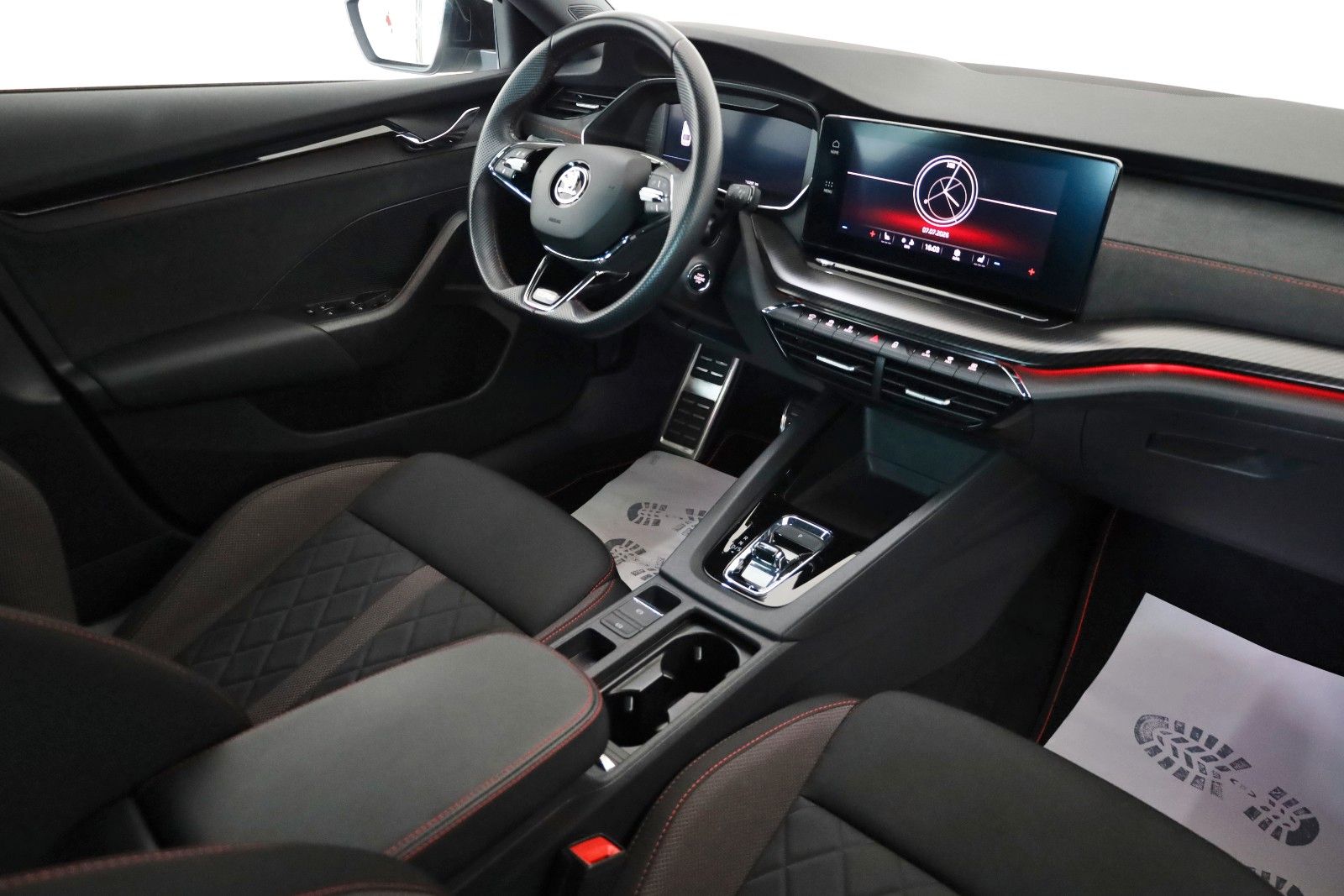 Fahrzeugabbildung SKODA Octavia Lim. RS, T.Leder,Navi,LED,SH,Kamera,ACC