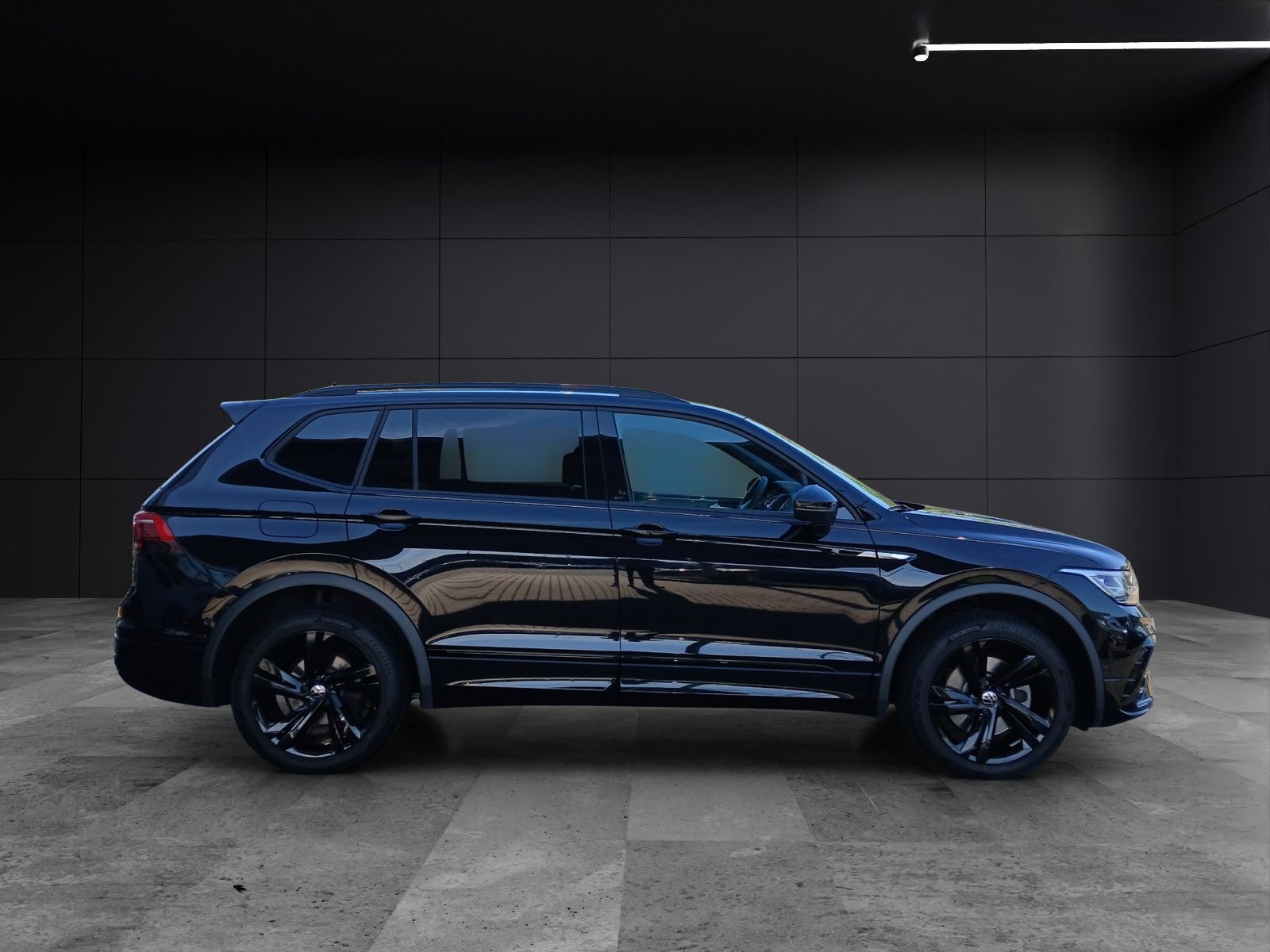 Fahrzeugabbildung Volkswagen Tiguan Allspace TSI R-Line DSG 4M Matrix Navi AI