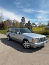 Mercedes-Benz Mercedes Benz E220 Kombi W124/S124 - Mercedes-Benz E 220 mit Benzin-Antrieb: Kombi, Automatik