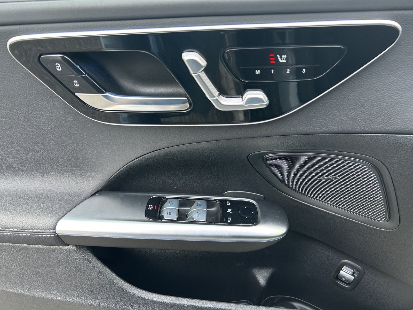 Fahrzeugabbildung Mercedes-Benz C 200 AMG Digital-Light DISTRONIC Memory 360°