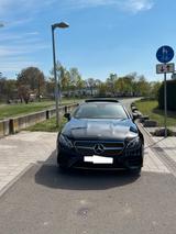Mercedes-Benz E 200 4MATIC Autom. Panoramadach - Mercedes-Benz E 200 mit Benzin-Antrieb: Panorama-Dach, Limousine