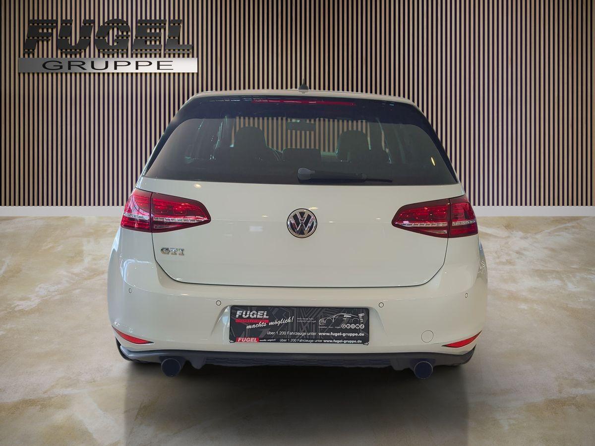 Volkswagen Golf 7 GTI 220 ch • 5 portes • Boîte manuelle 6 • GPS • Xénon • 18"