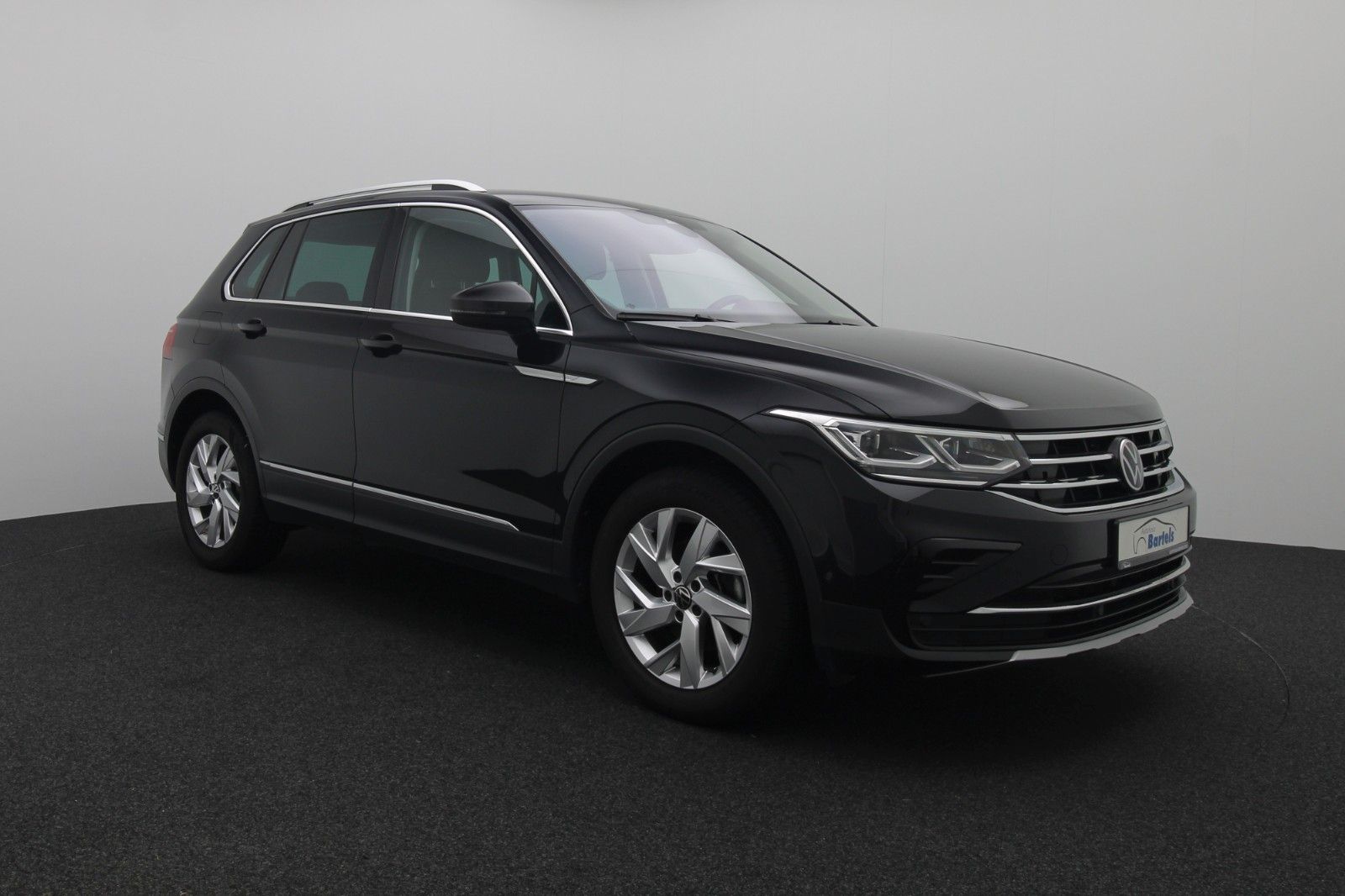 Fahrzeugabbildung Volkswagen Tiguan Elegance 2.0 ACC Matrix AHK