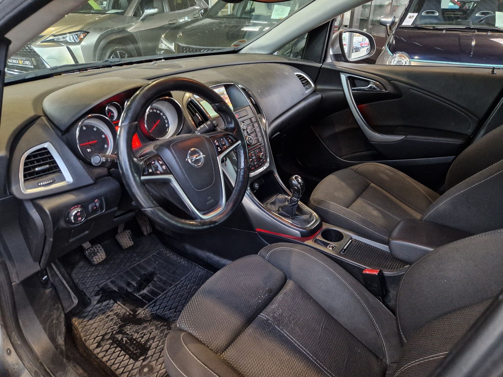 Fahrzeugabbildung Opel Astra J Sports Tourer Innovation XENON NAVI