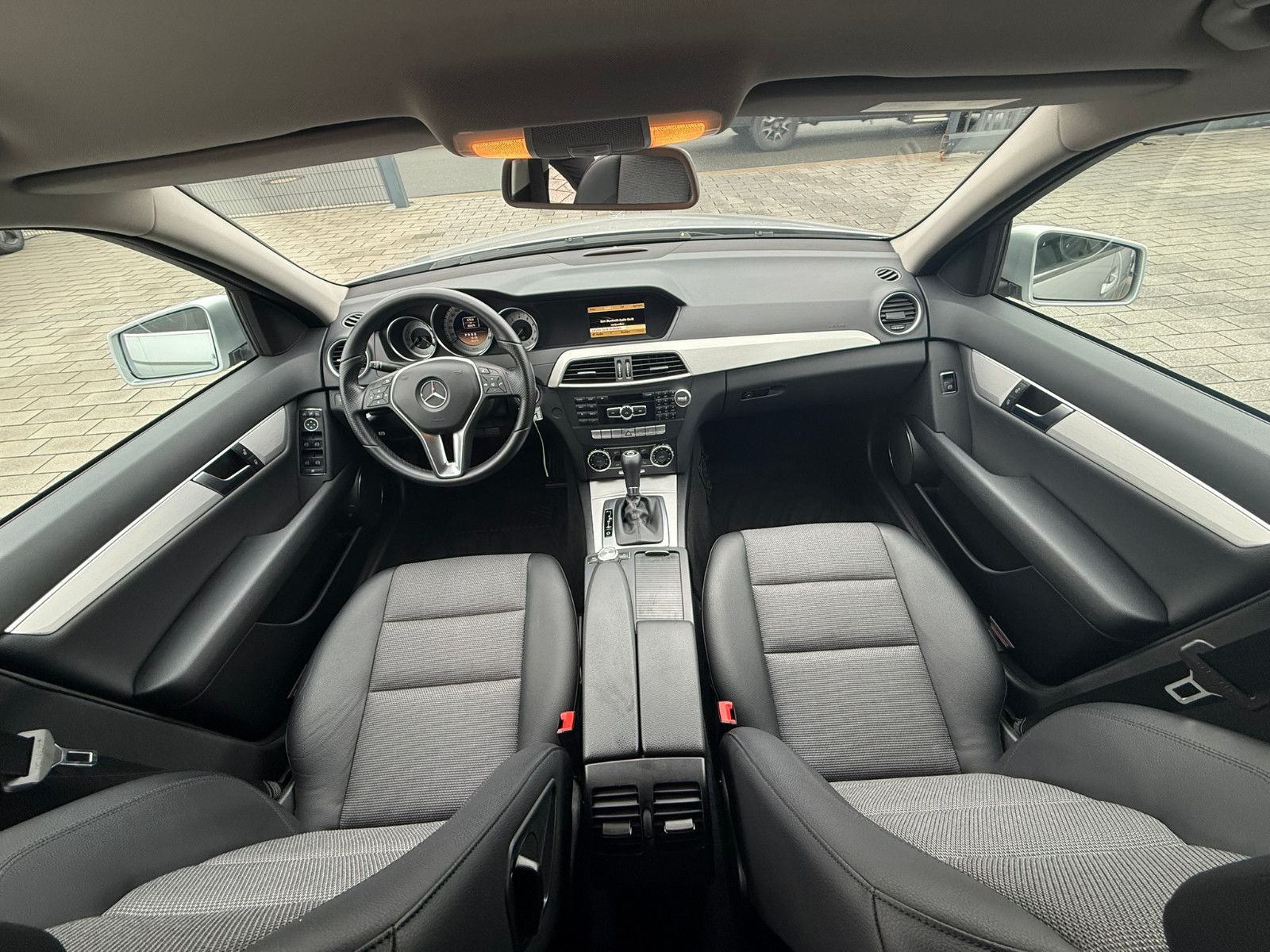 Fahrzeugabbildung Mercedes-Benz C 180 C -Klasse Lim. C 180 CGI BlueEfficiency