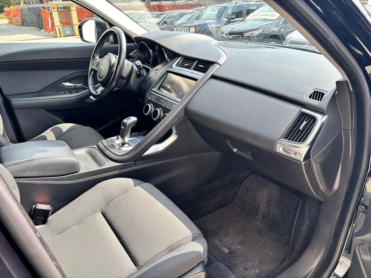 Jaguar E-Pace D 150 AWD 80.000 km imagem 2