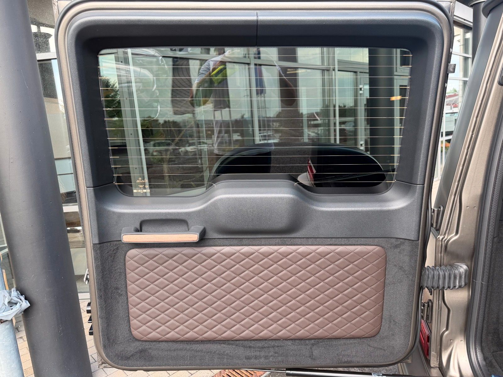 Fahrzeugabbildung Mercedes-Benz G 580 AMG+Distr+Burm3D+Massage+ESD+Night+360