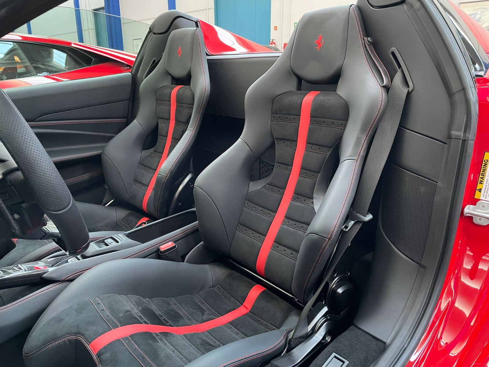 Fahrzeugabbildung Ferrari F8 Spider/CARBON/LIFT/PASSENGER DISPL/RACING/JBL