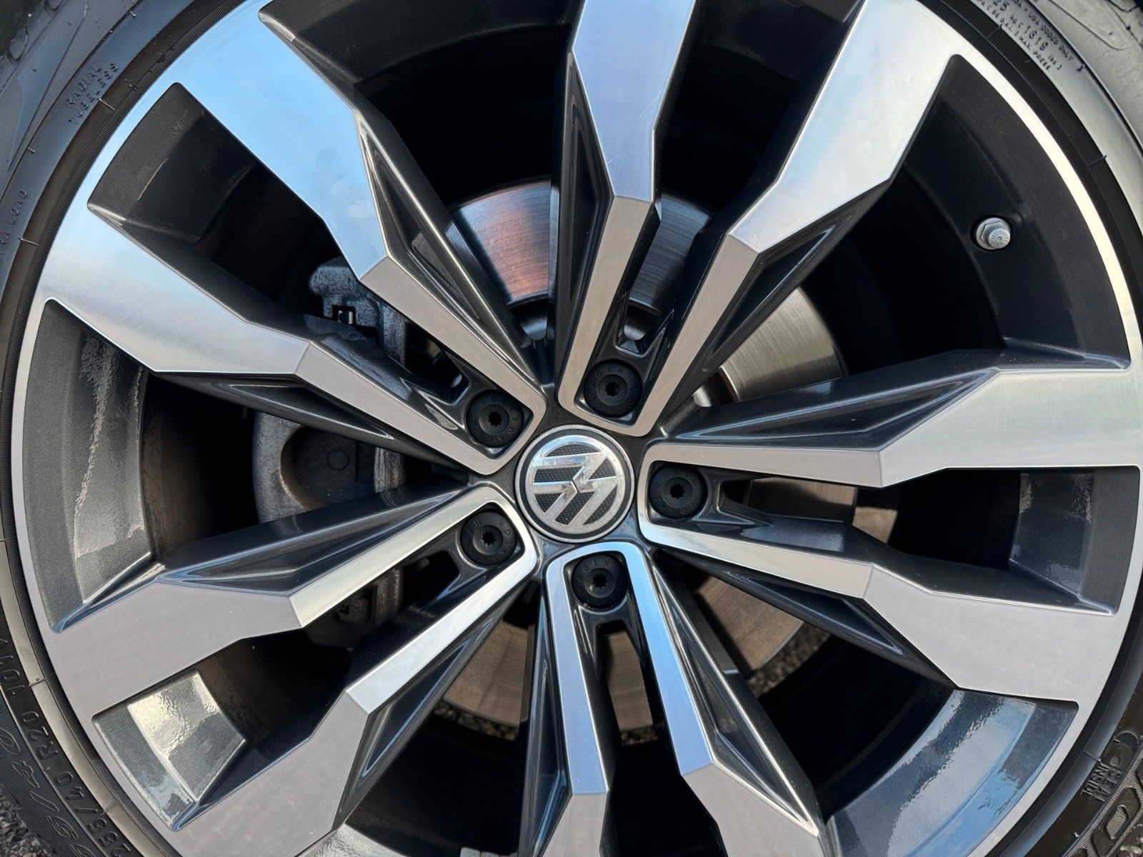 Fahrzeugabbildung Volkswagen Tiguan Allspace 2.0TDI R-Line Highline 4Motion