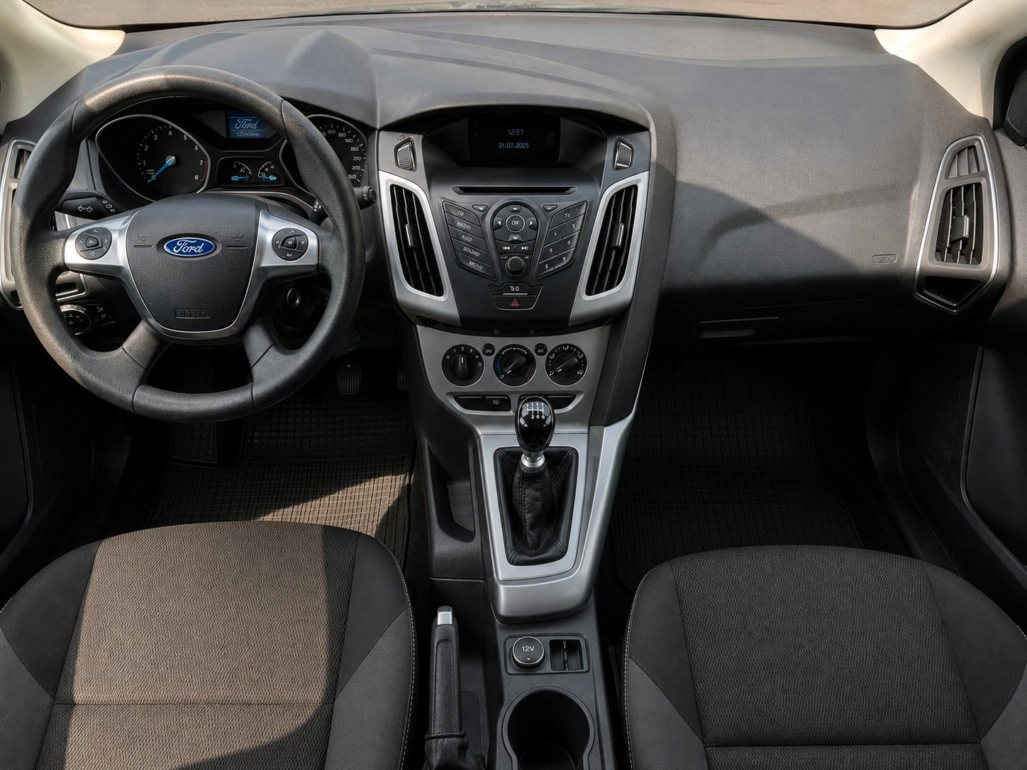 Ford Focus 2013 — photo 12