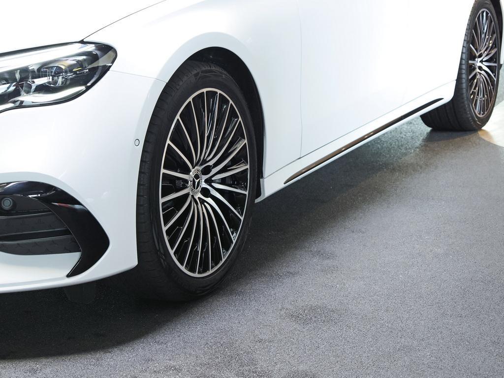 Mercedes-Benz E 220 d T AMG NIGHT PANO DISTRONIC 4D-SOUND