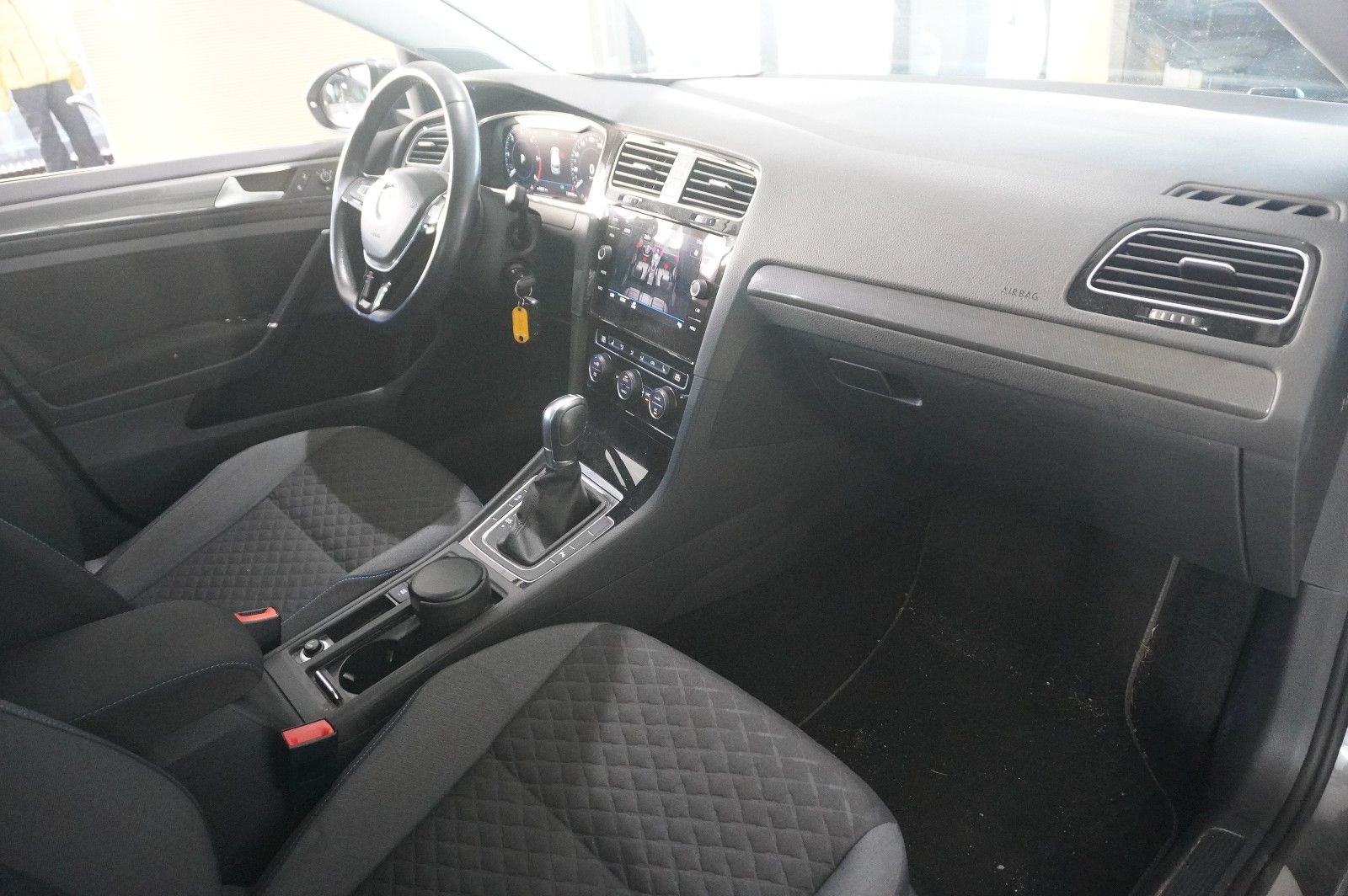 Fahrzeugabbildung Volkswagen Golf VII Lim. 2.0D JOIN NAVI/LED/KAMERA/DYNA./SH