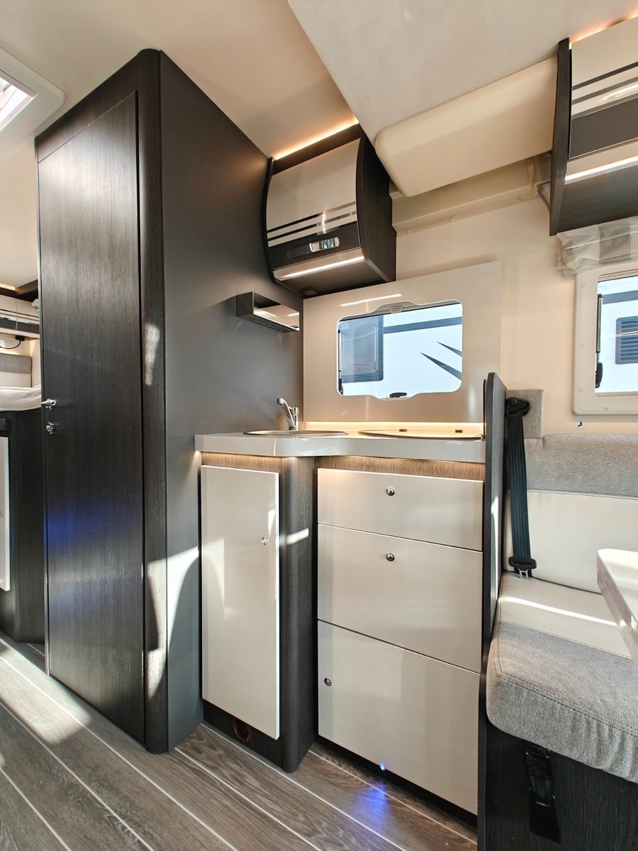 Fahrzeugabbildung Roller Team Kronos 287 TL - Face2Face, Hubbett, Einzelbetten