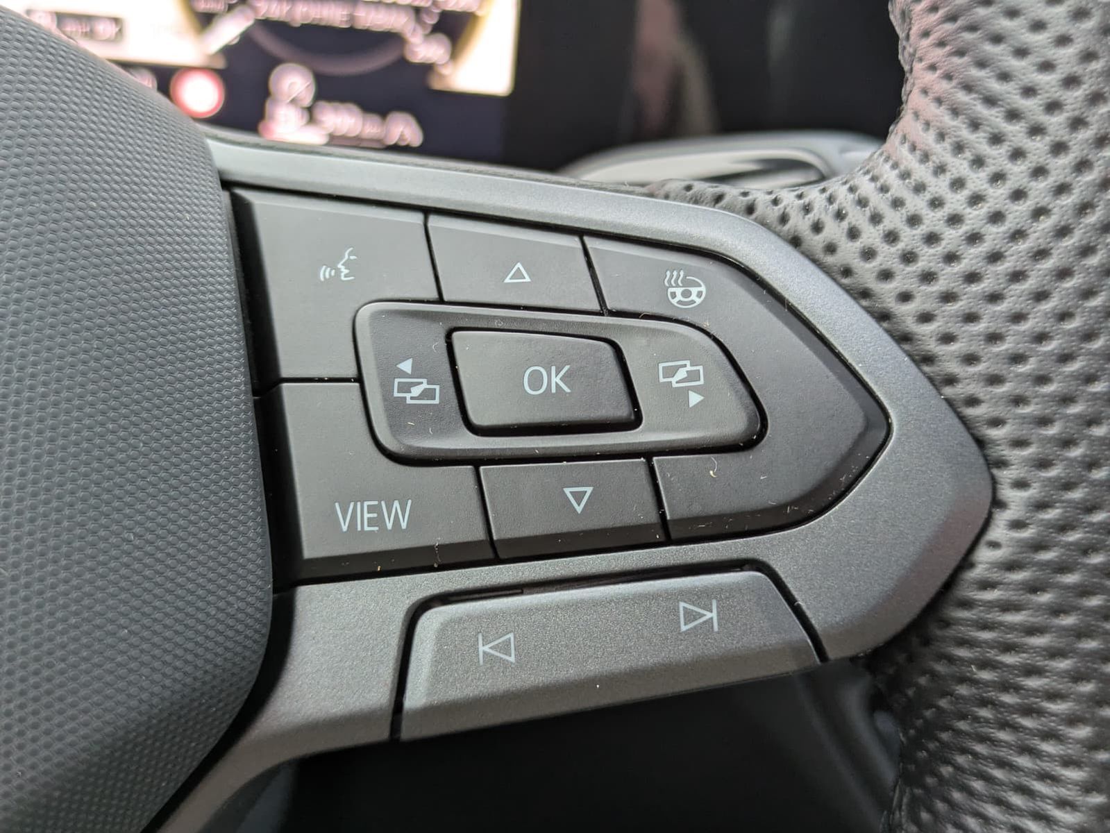 Fahrzeugabbildung Volkswagen Tayron 2.0 TDI 4M R-Line BLACK*7S*IQ-L.*PANO*HUD