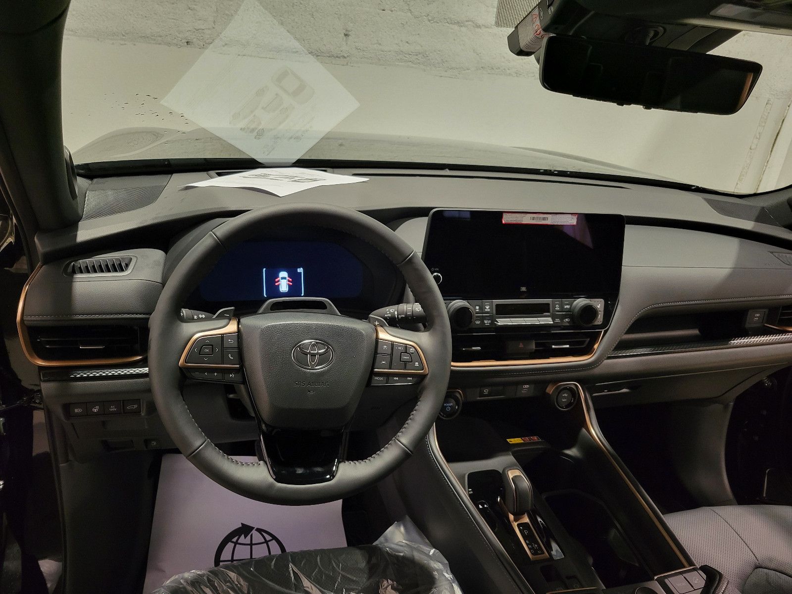 Fahrzeugabbildung Toyota GRAND Platinum Max T1: 68.000 EURO