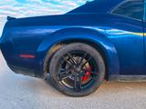 Dodge Challenger 5.7 R/T LSD Brembo - blaue Dodge Challenger
