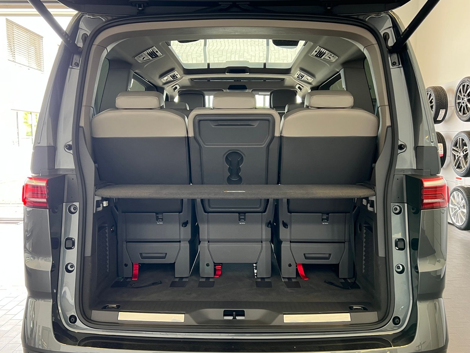 Fahrzeugabbildung Volkswagen Multivan T7 Style 2.0 TDI DSG *AHK, IQ.Light, Pa