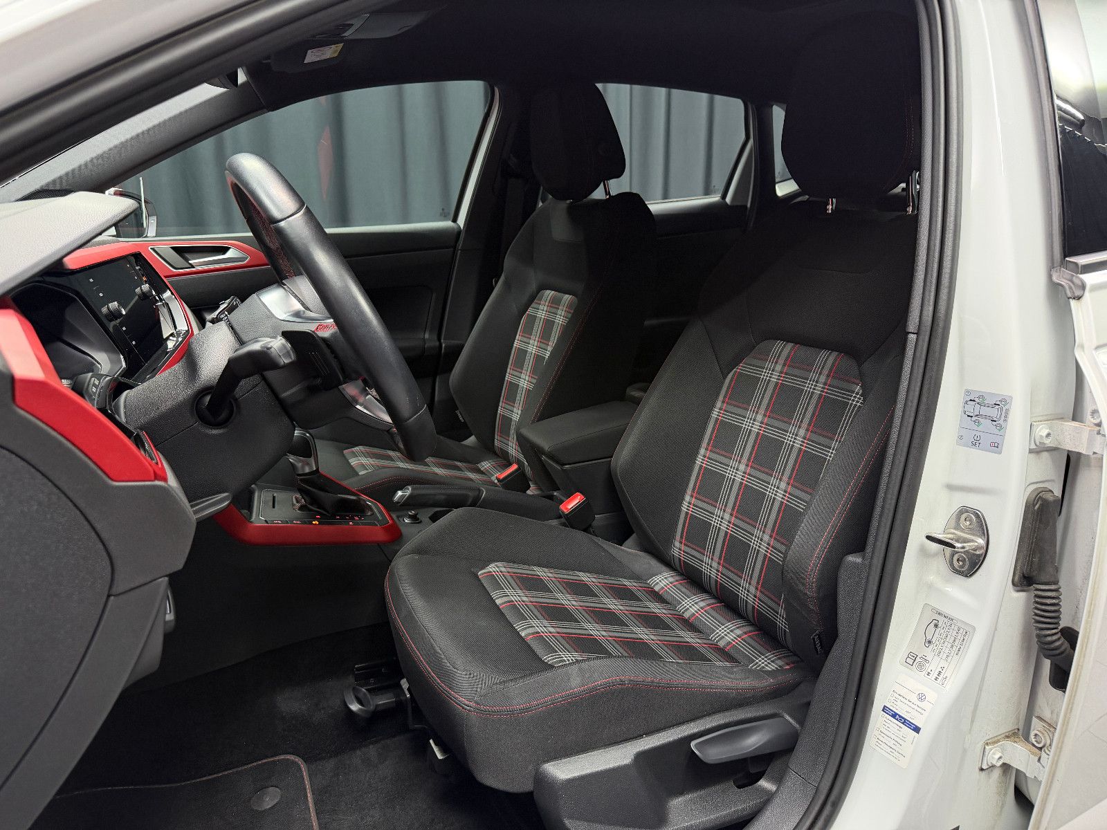 Fahrzeugabbildung Volkswagen Polo VI 2.0 TSI GTI |DSG|AUTOMATIK|LED