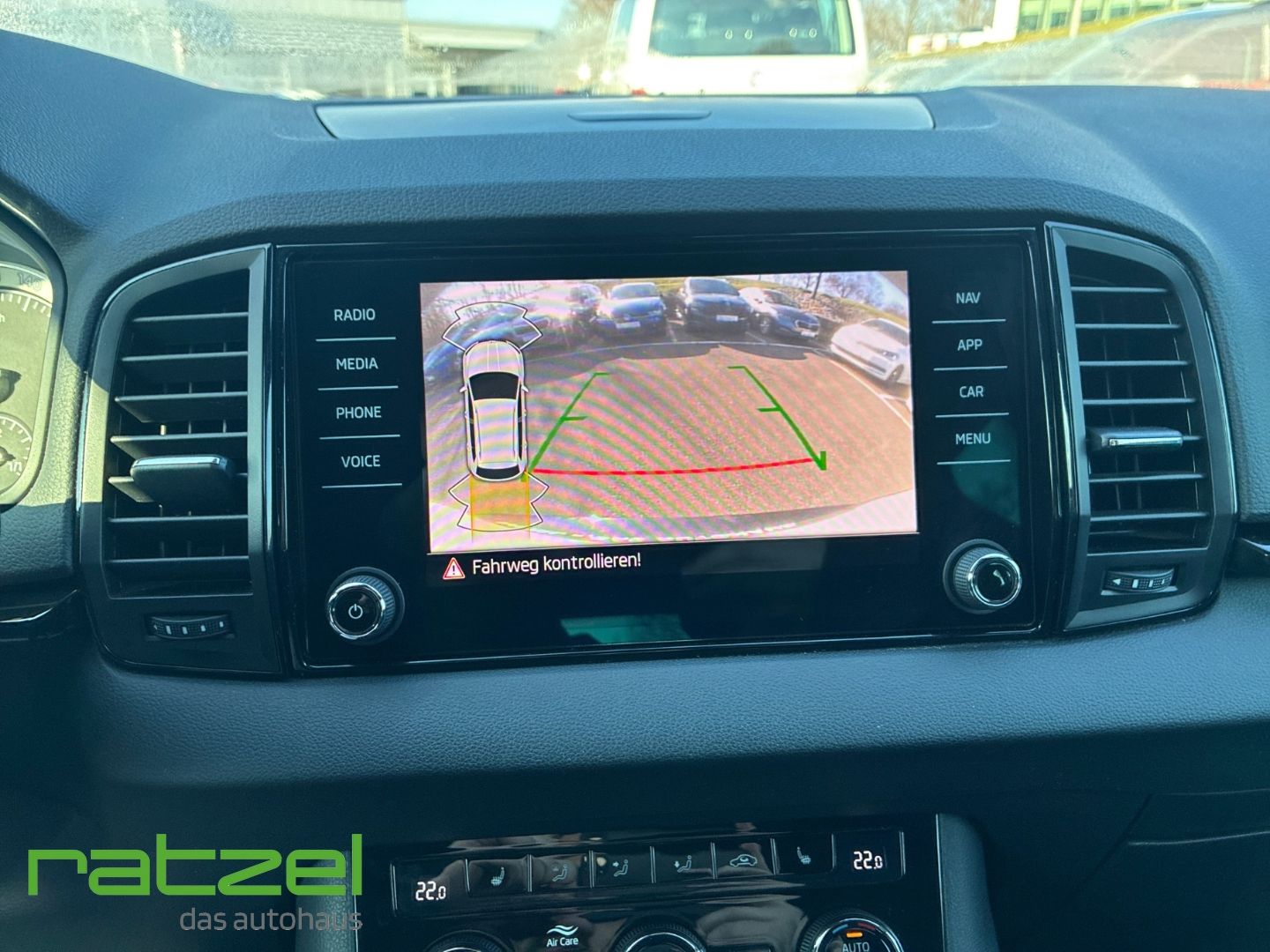 Fahrzeugabbildung SKODA Karoq 4x4 Sportline TSI 2,0 Navi LED ACC Travel