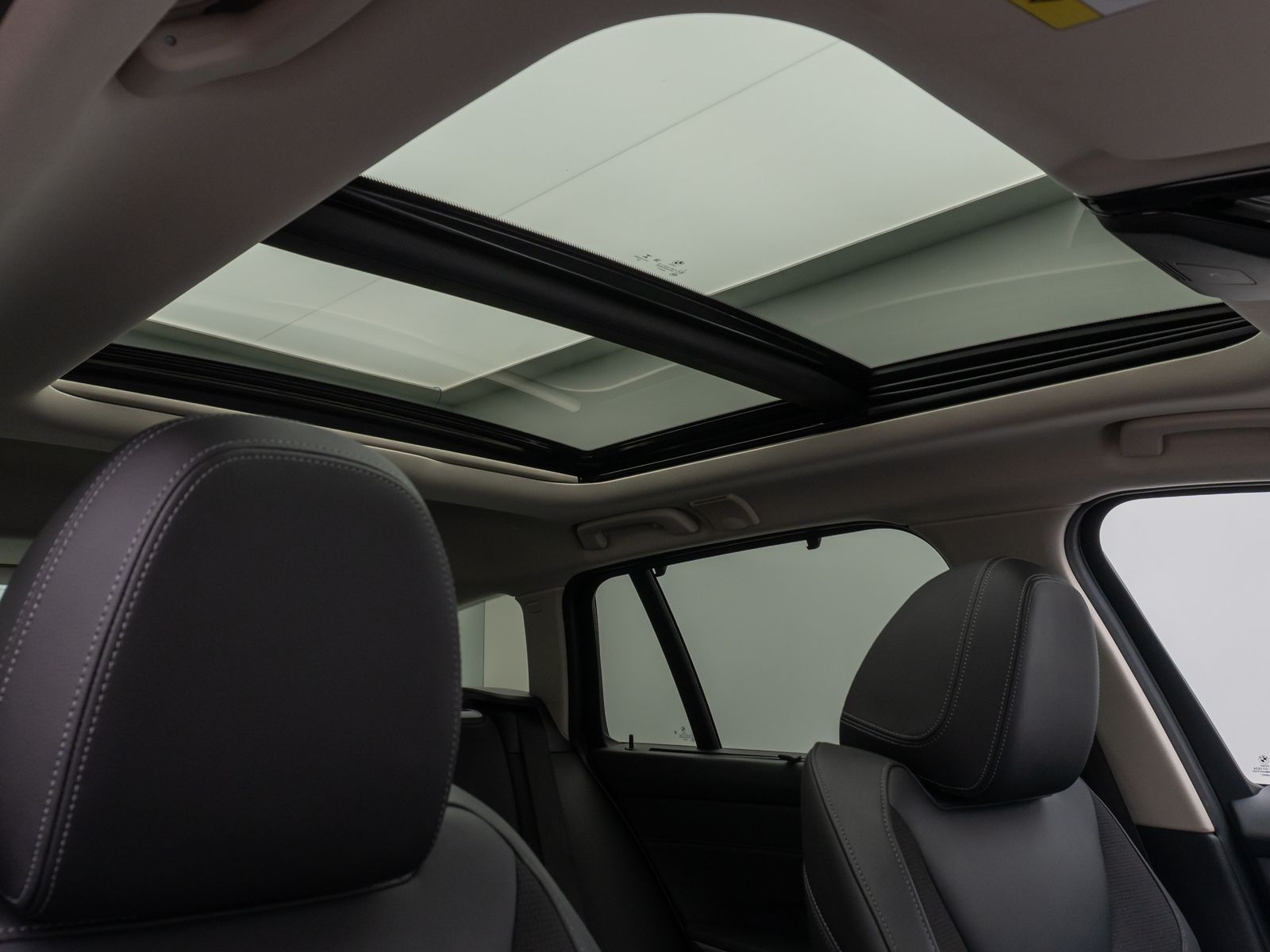 Fahrzeugabbildung BMW 320d  xD Sport Line Panorama Kamera HiFi Komfort