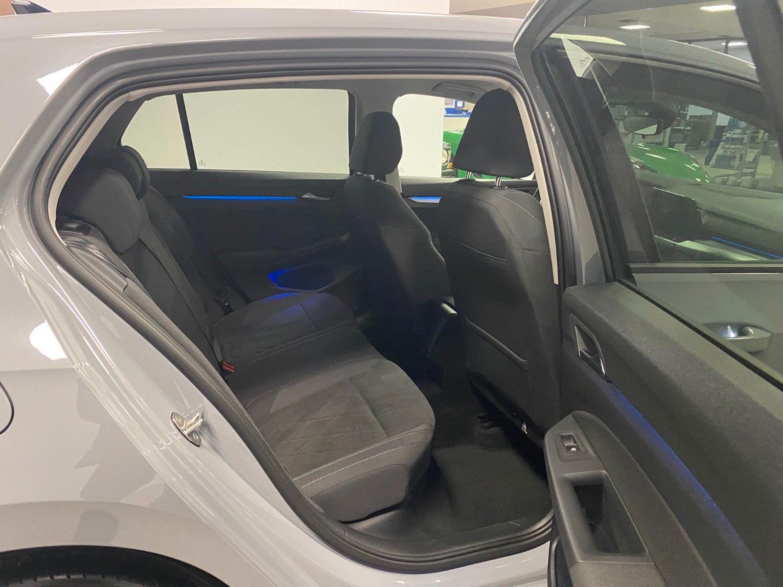 Fahrzeugabbildung Volkswagen Golf 1.5 eTSI OPF 110kW DSG Life+NAVI+KAMERA+ACC