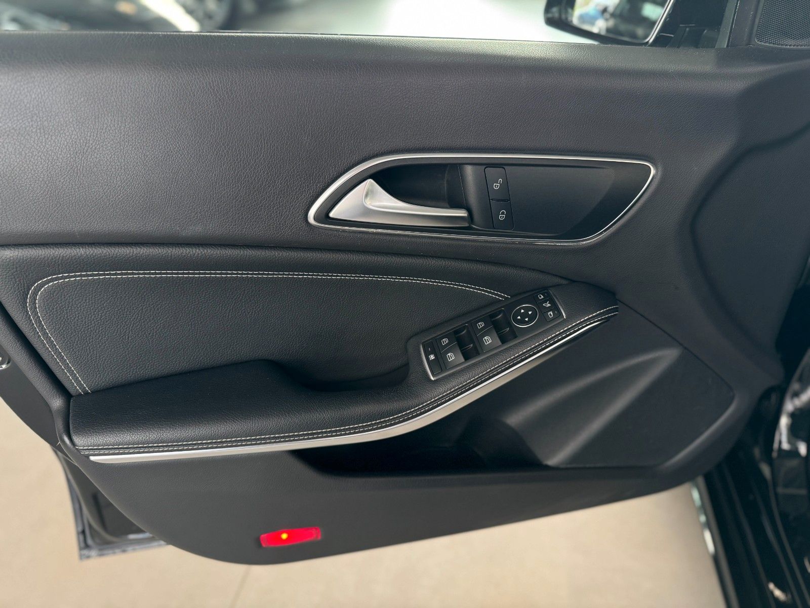 Fahrzeugabbildung Mercedes-Benz CLA 180 Shooting Brake Urban "LED + Business-P."