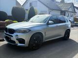 BMW X5 M  *Panorama/Head-UP/Voll* - BMW X5 M mit Benzin-Antrieb: Grau