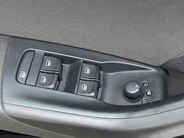 Bild 8 Audi Q3 1.4 TFSI - PDC hinten - SHZ - 8-fach Bereift