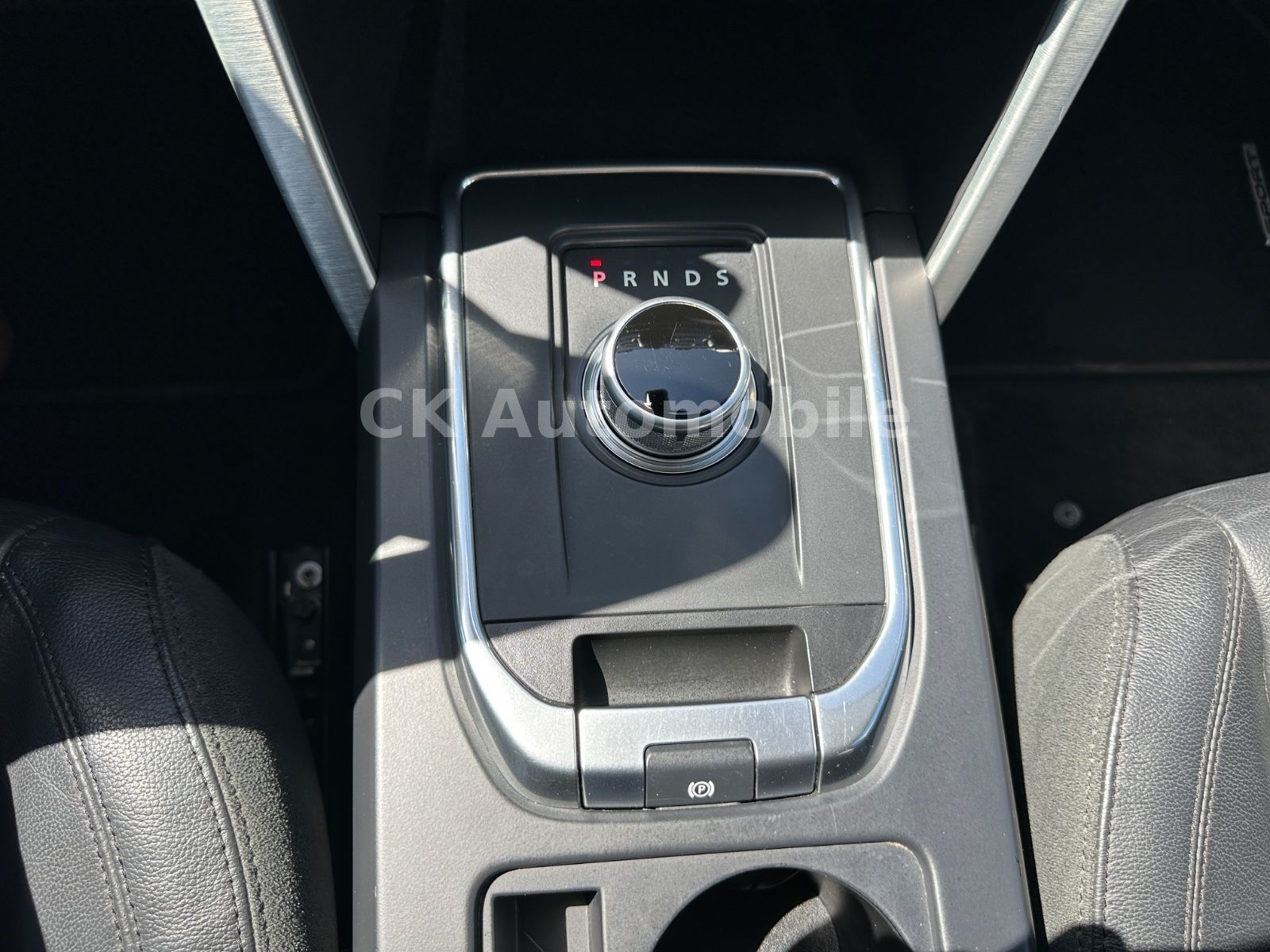Fahrzeugabbildung Land Rover Discovery Sport 2.0 TD4 SE AWD/Navi/Bi-Xenon/Kam