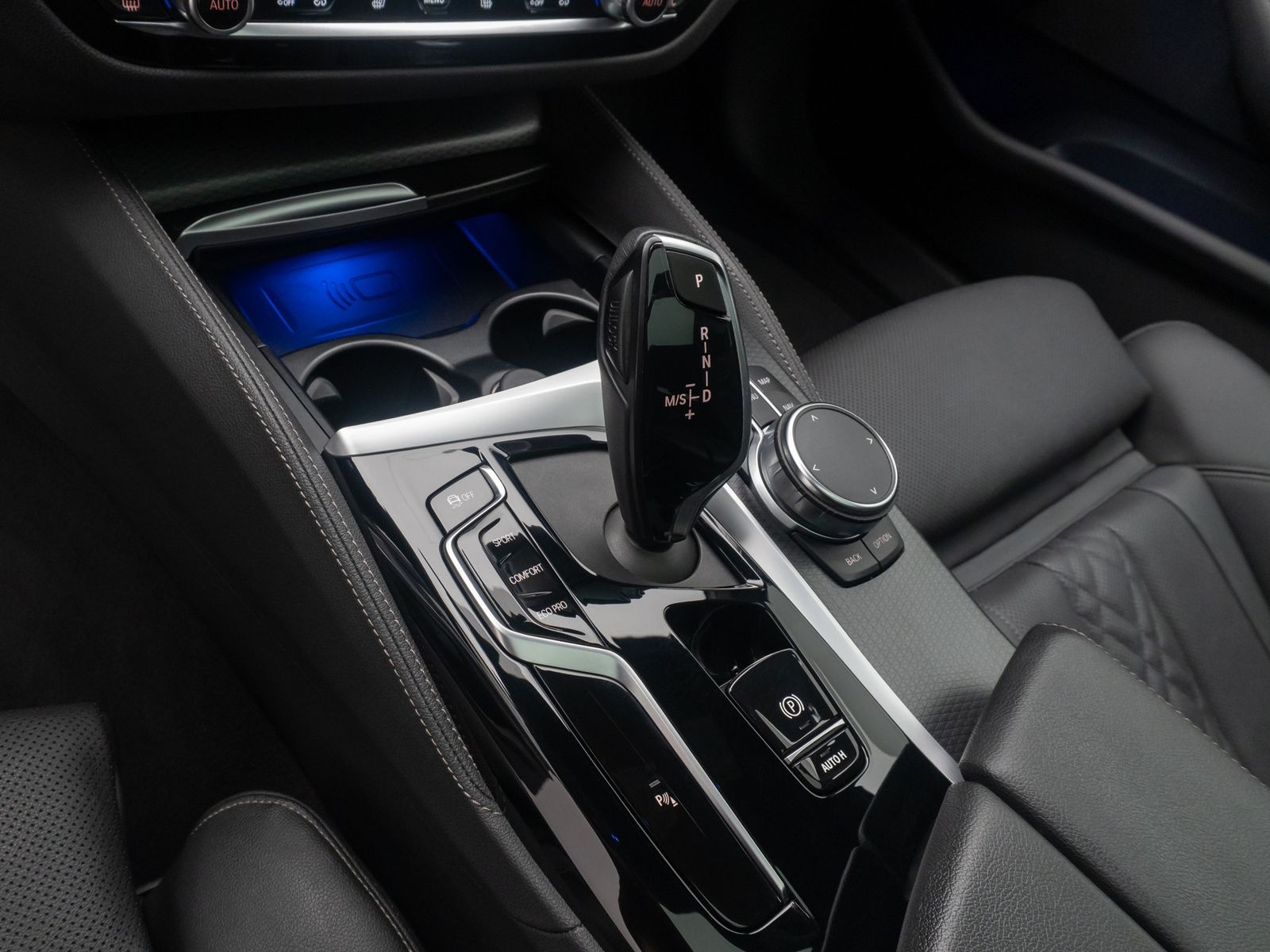 Fahrzeugabbildung BMW 530d M Sport DAB Laser AHK 4xKlima HUD Panorama