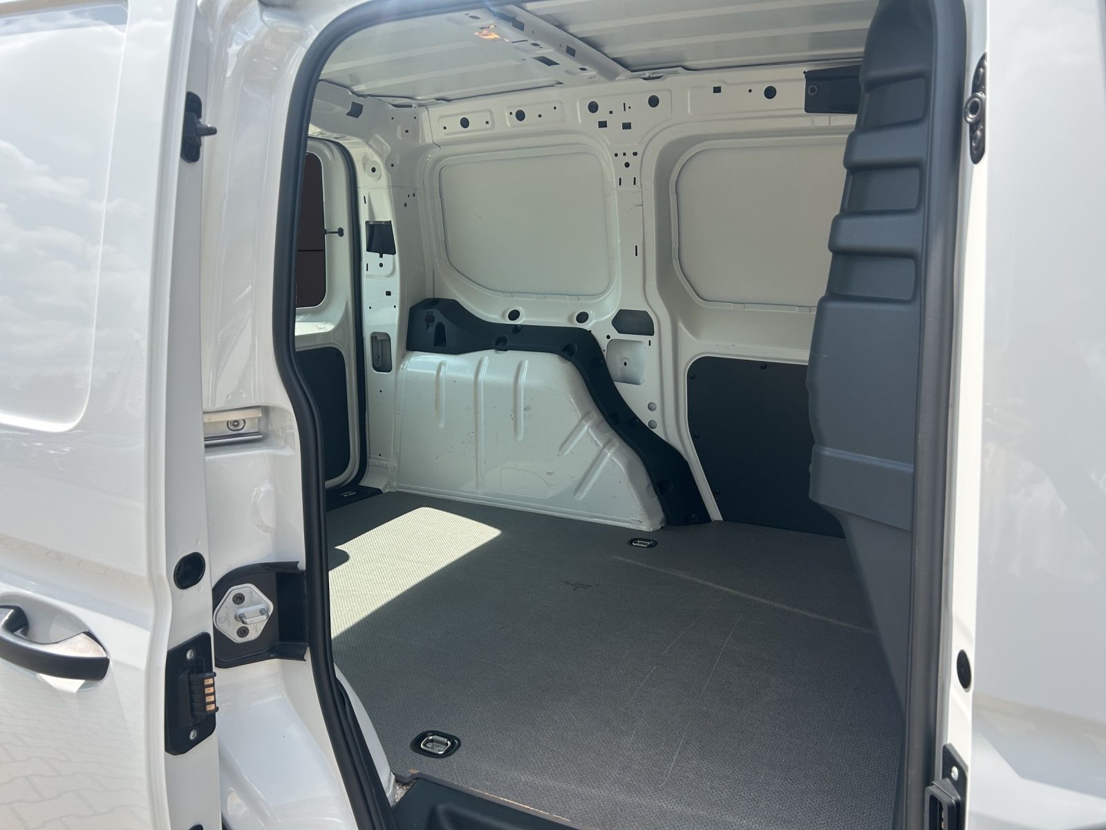 Fahrzeugabbildung Volkswagen Caddy TDI Kasten AHZV PDC KLIMA SITZH. WINTERP.